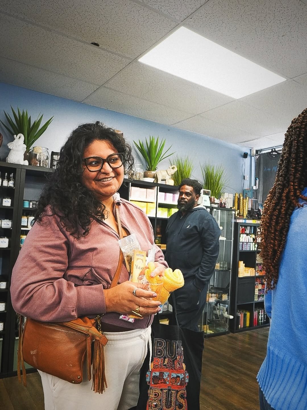Happy Customer Shopping at Xiii Moons Herbal Apothecary – Jacksonville FL