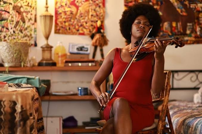 Kimberly Coleman Kim Strings Playing Violin Indoors – Kim Strings Music Atlanta GA